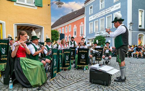 Blaskapelle Waging Am See 9803 Mit Himmel Extra C Tourismus Waginger See Axel Effner